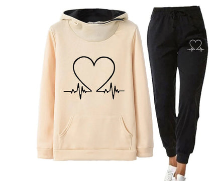 Costum sport elegant și confortabil Love Heart